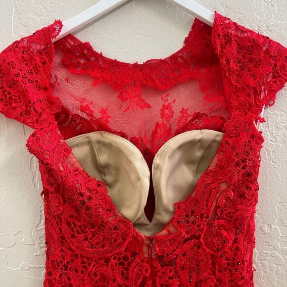 Mac Duggal Red Lace Cap Sleeve Side Slit Mermaid Maxi Gown - Picture 6 of 7